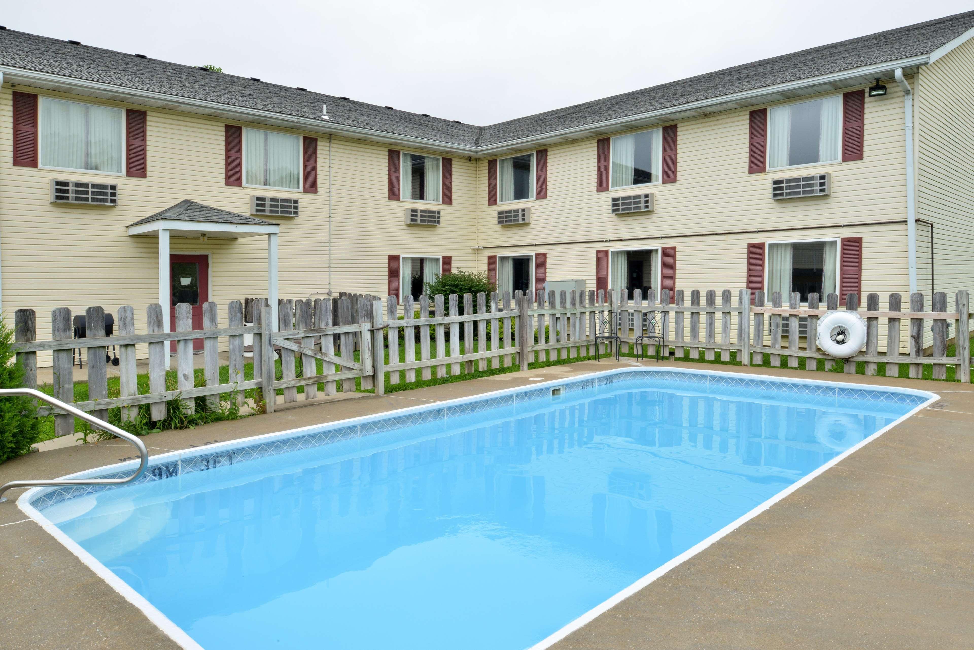 Americas Best Value Inn Knob Noster Eksteriør bilde